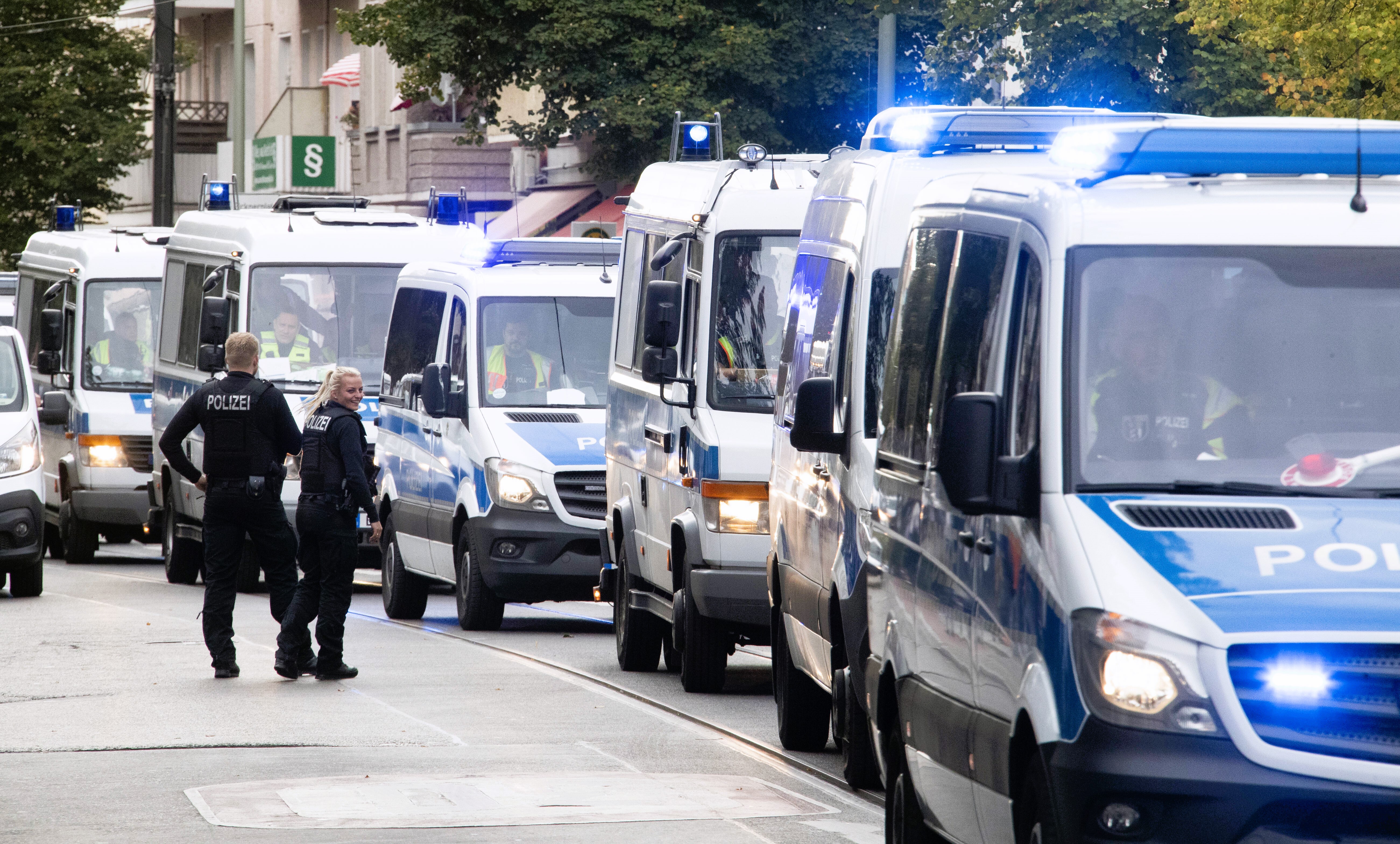 Sprengstoff-Anschlag geplant! Razzia bei Reichsbürger in Sachsen – SEK findet zahlreiche Chemikalien
