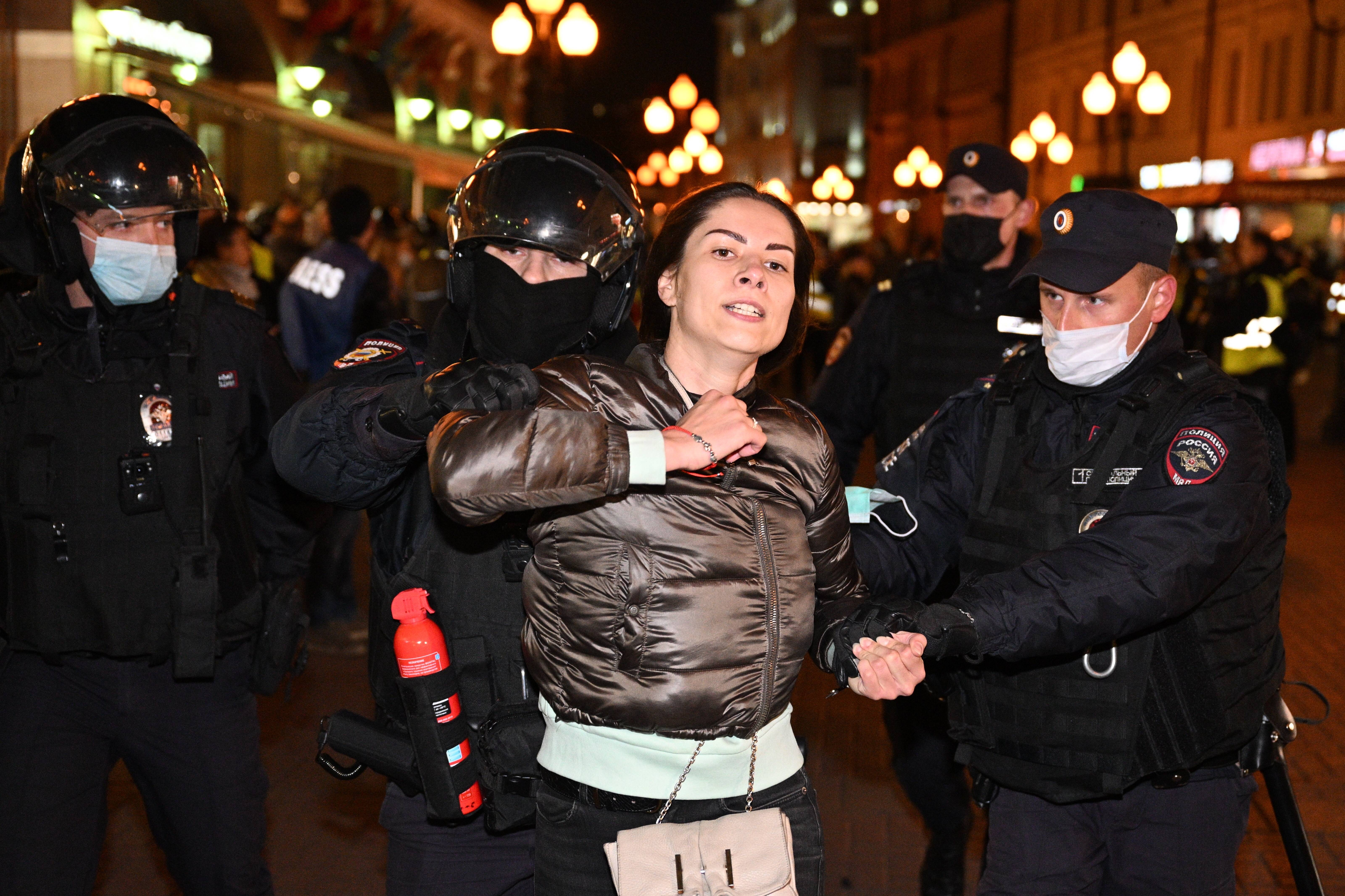 Putschversuch in Moskau? Nationalgarde und Polizei verhaften angeblich Politiker, Verkehr lahmgelegt!