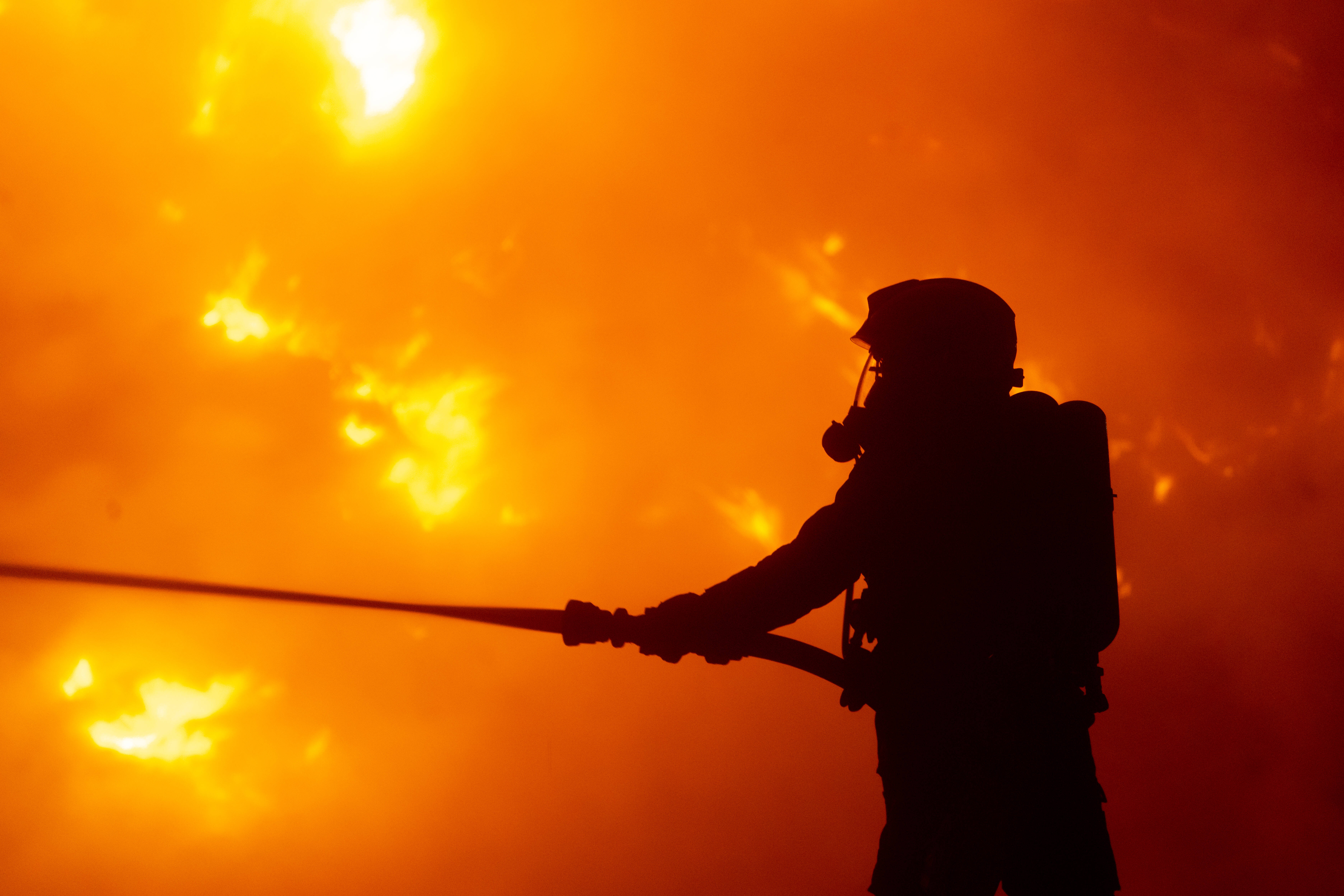 Feuer im Hotel! 6 Touristen tot, über 30 Menschen verletzt! Feuerwehr gibt das Gebäude auf!