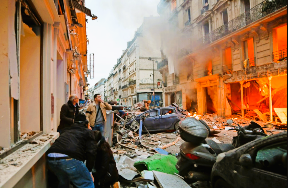 Explosion in Paris! Rauchwolken über der Stadt! Feuer im Zentrum mindestens 20 Personen verletzt!