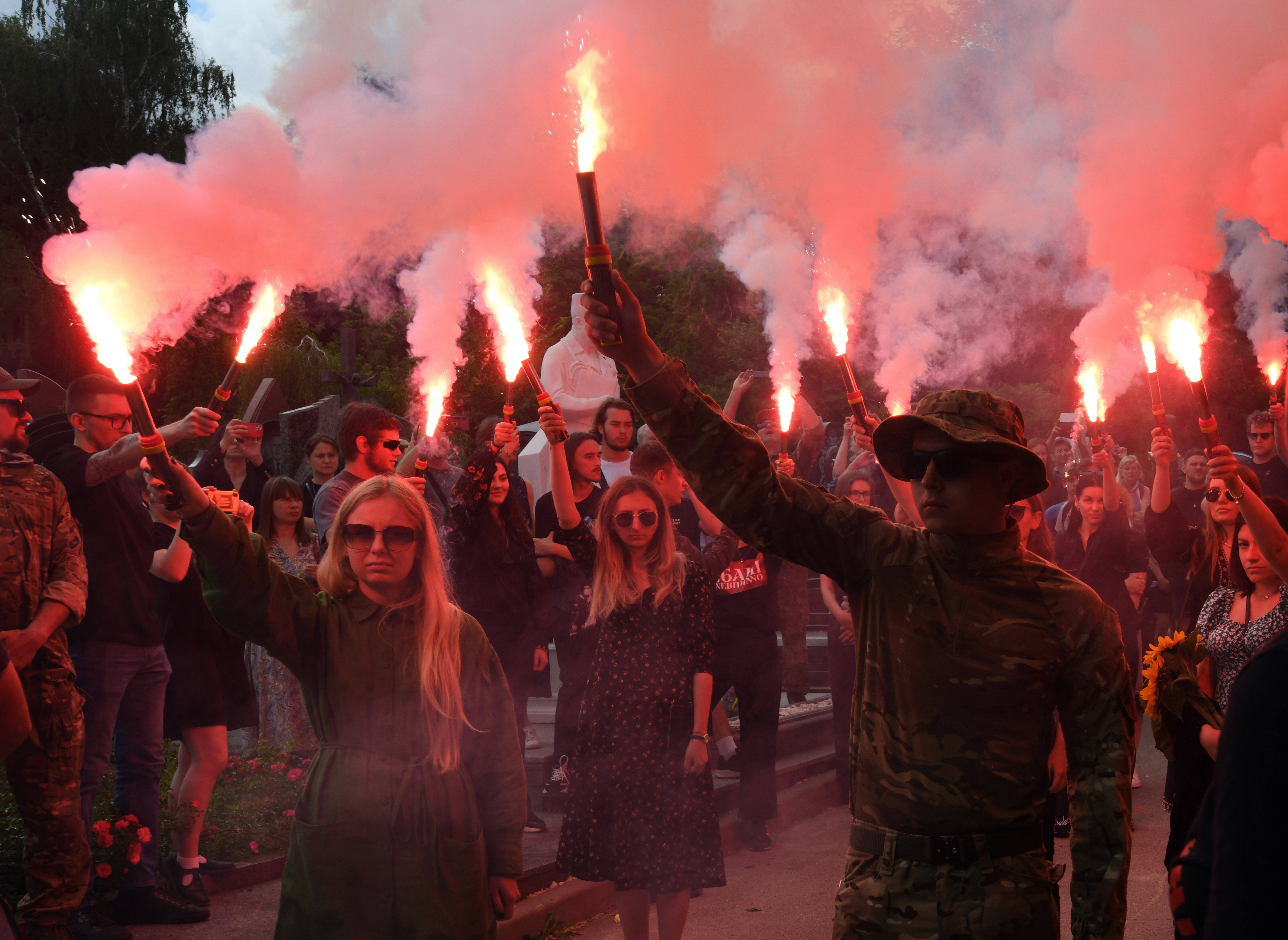 Trauer! Fußball National-Stürmer stirbt mit 45 an Herzinfarkt - Fans entsetzt!