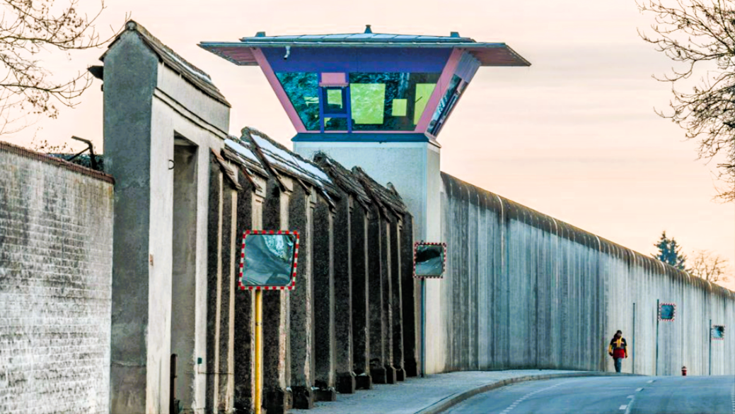 Tod im Gefängnis! Mysteriöser Todesfall in Sachsen - Doppelmörder verblutet in seiner Zelle! 