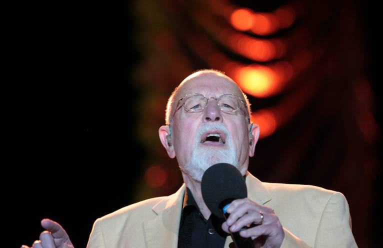Roger Whittaker: Sein Vater ermordet, Mutter gefoltert! Schock-Beichte vom Schlagerstar