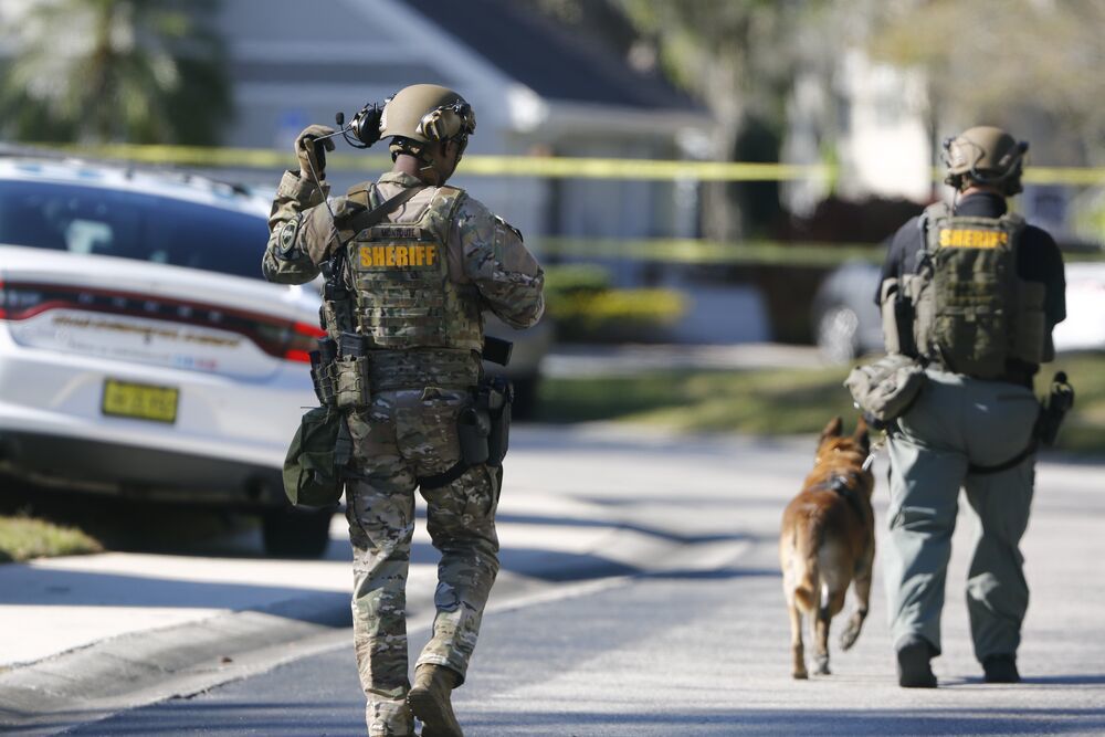 Amokfahrt! Auto rast in Apple Store - Tote und Verletzte! Behörden gehen von absichtlicher Tat aus