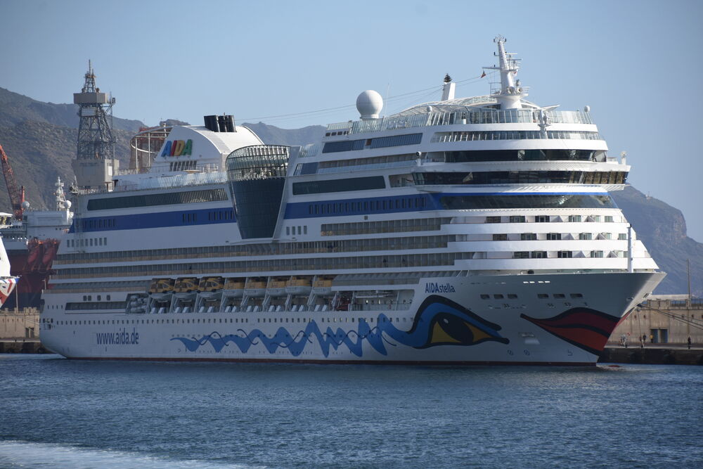 Hamburg: Kreuzfahrtriese rammt Kaimauer! Heftiger Unfall im Hamburger Hafen