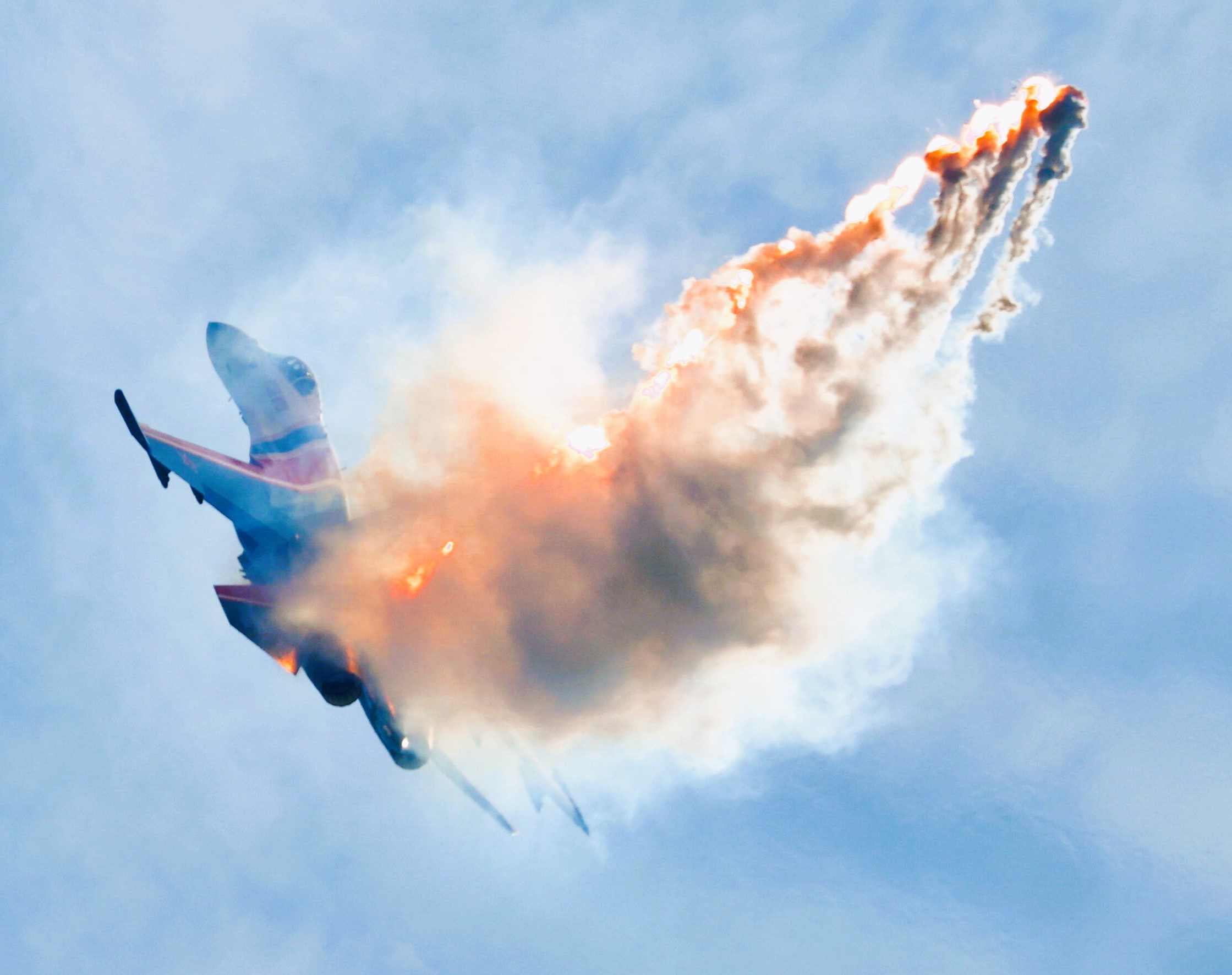 Schock-Video für Wladimir Putin! - Ukrainische Armee holt russischen Kampfjet vom Himmel!