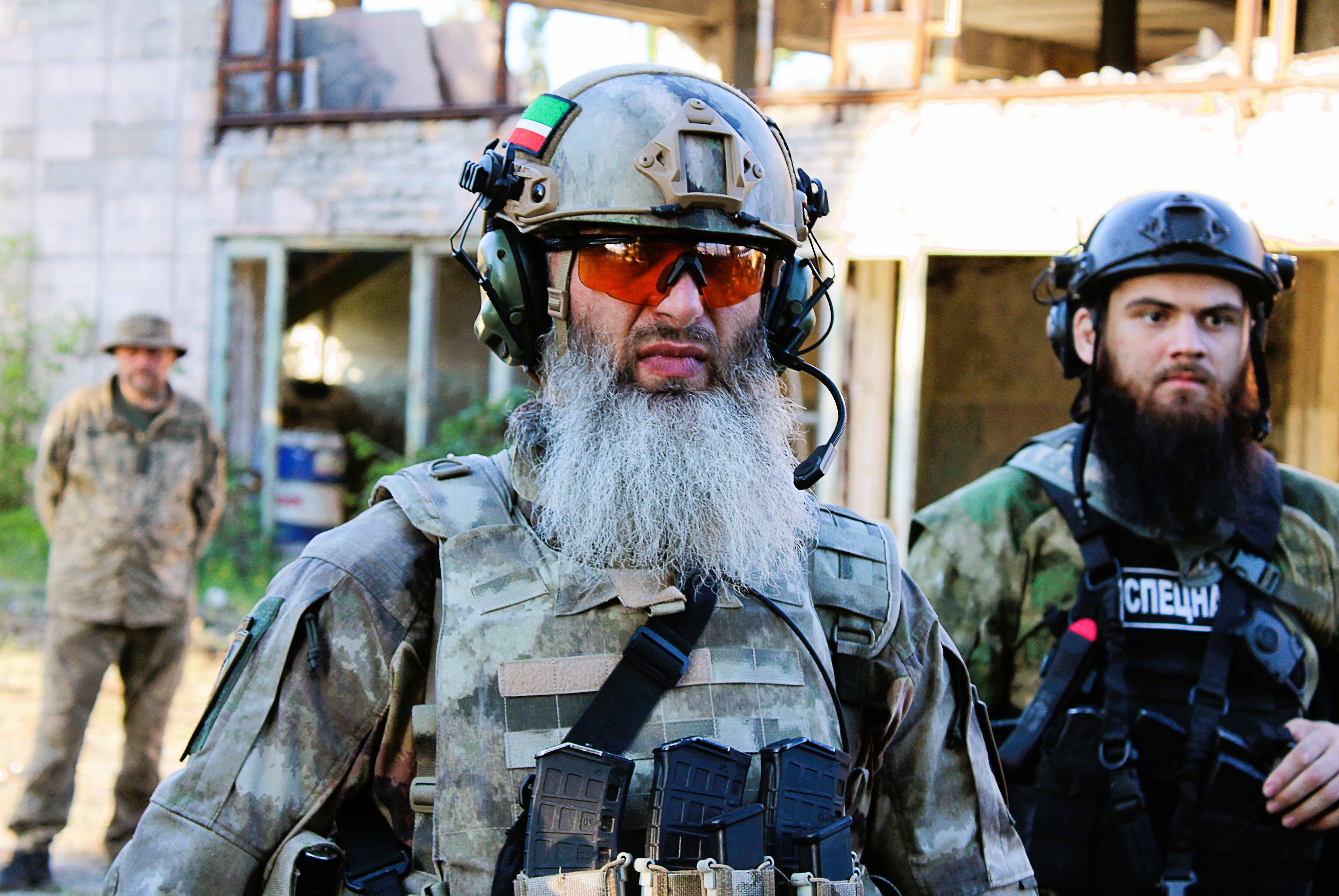 "Die gleichen Massengräber, die gleiche Folter" – Tschetschenen-Kämpfer drohen Putin und Kadyrow! Meuterei?