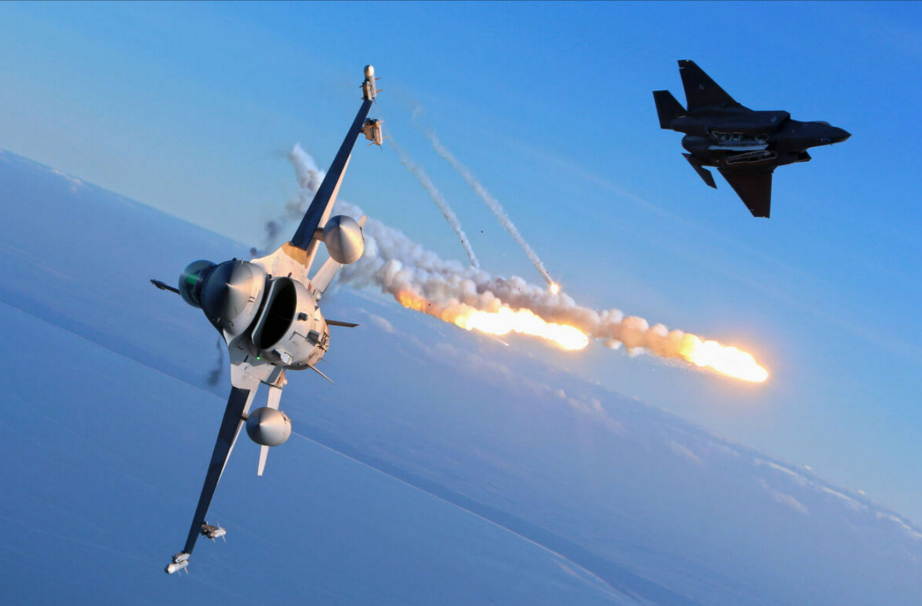 Putins Kampflugzeuge steigen auf! Russen-Jets fangen NATO-Militärmaschine ab!