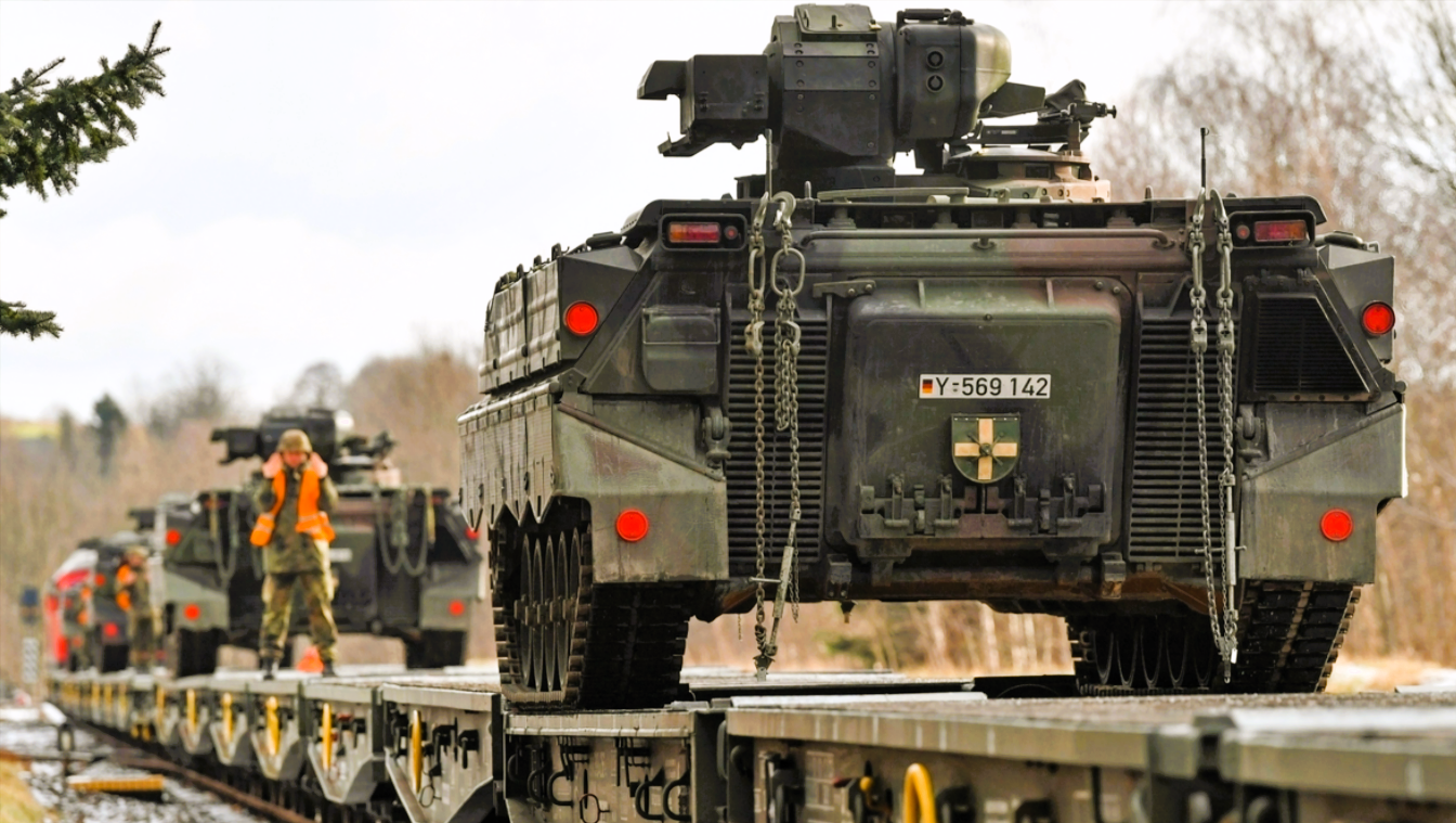 Bürger in Sorge! Im ganzen Land Militärkonvois auf deutschen Straßen - sie rollen Richtung Ostgrenze!