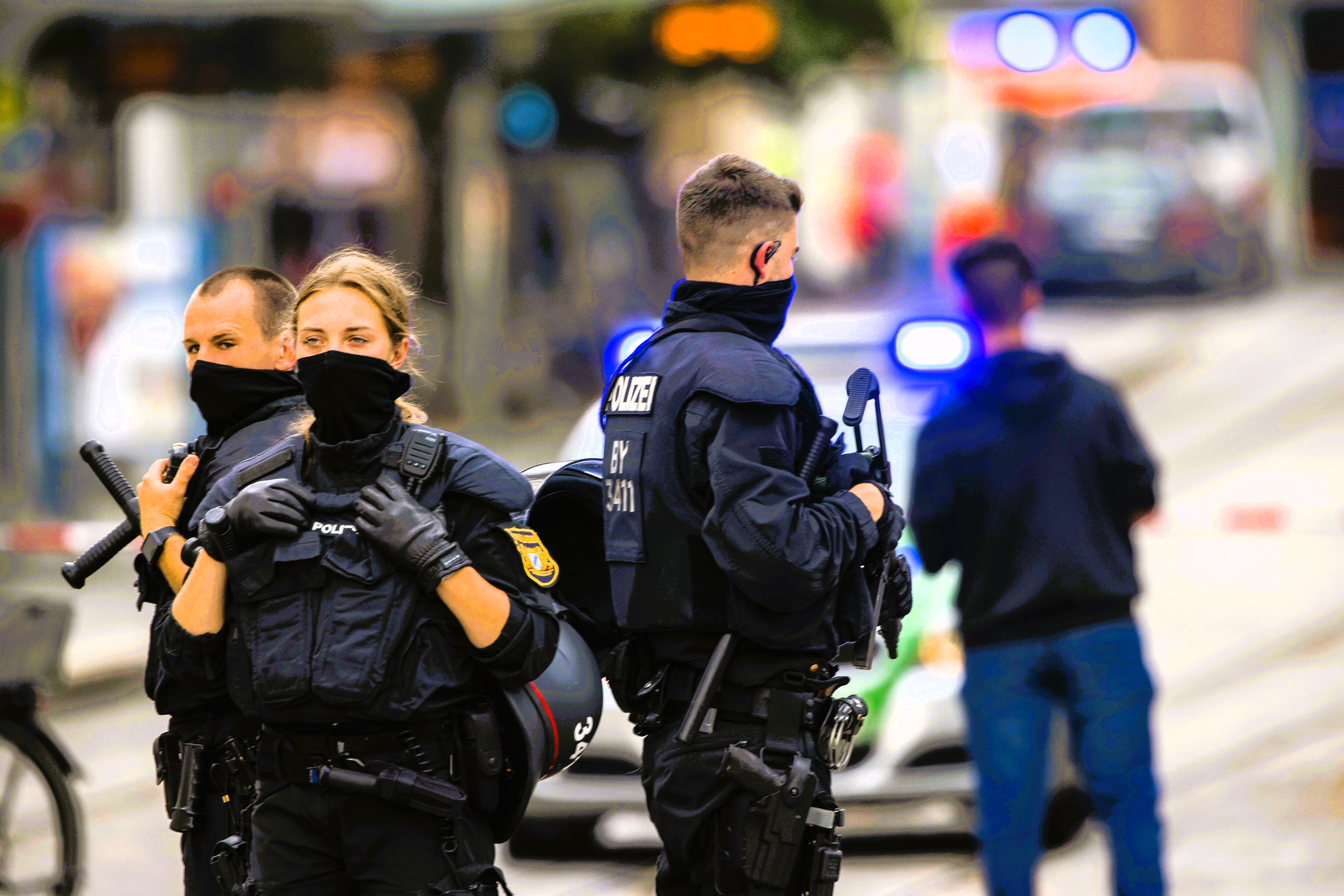 18-jähriger tötet Kind (9) und Frau auf offener Straße! Tödlicher Streit zwischen Familienmitgliedern in Magdeburg!