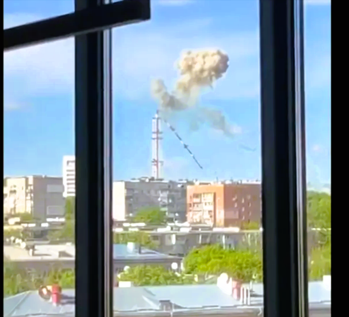 Nach russischem Angriff: Fernsehturm von Charkiw eingestürzt - Millionenstadt unter Beschuss!